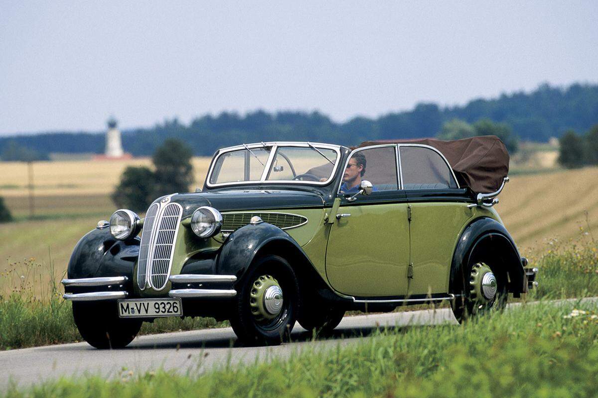 Mit dem BMW 326 steigt BMW 1936 in die Mittelklasse ein. Das Auto wird 16.000 mal verkauft und ist damit das erfolgreichste BMW-Modell vor dem 2. Weltkrieg.