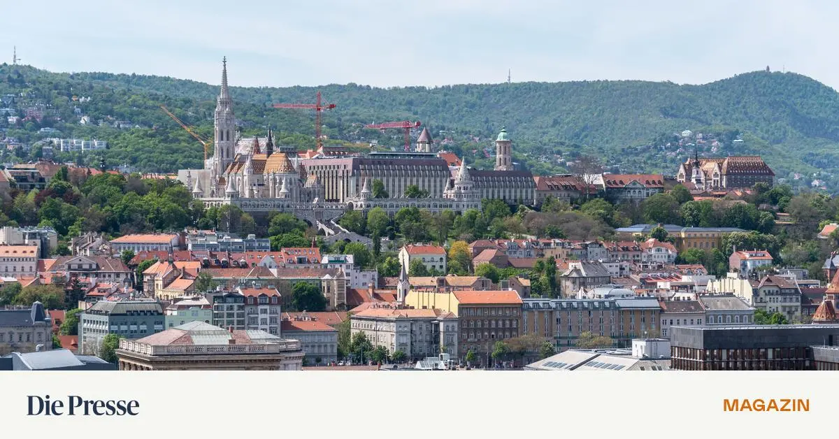 Die-chinesische-Polizeistation-in-Budapest-ist-jetzt-eine-chinesische-christliche-Kirche-premium-