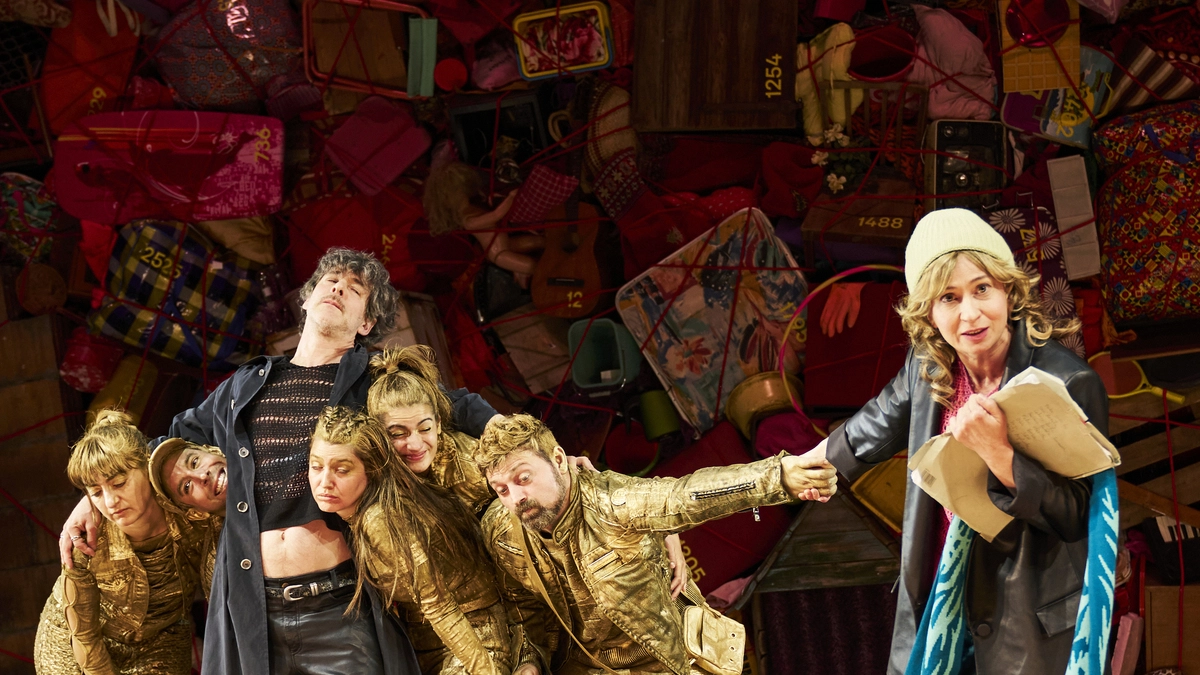 -3000-Einzelteile-im-Akademietheater-Wer-ist-hier-rassistisch-premium-