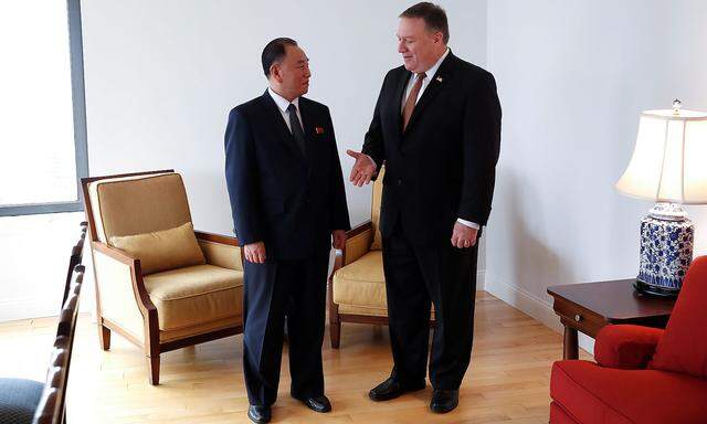Kim Yong-chol und US-Außenminister Mike Pompeo bei einem früheren Treffen in New York im Vorjahr.