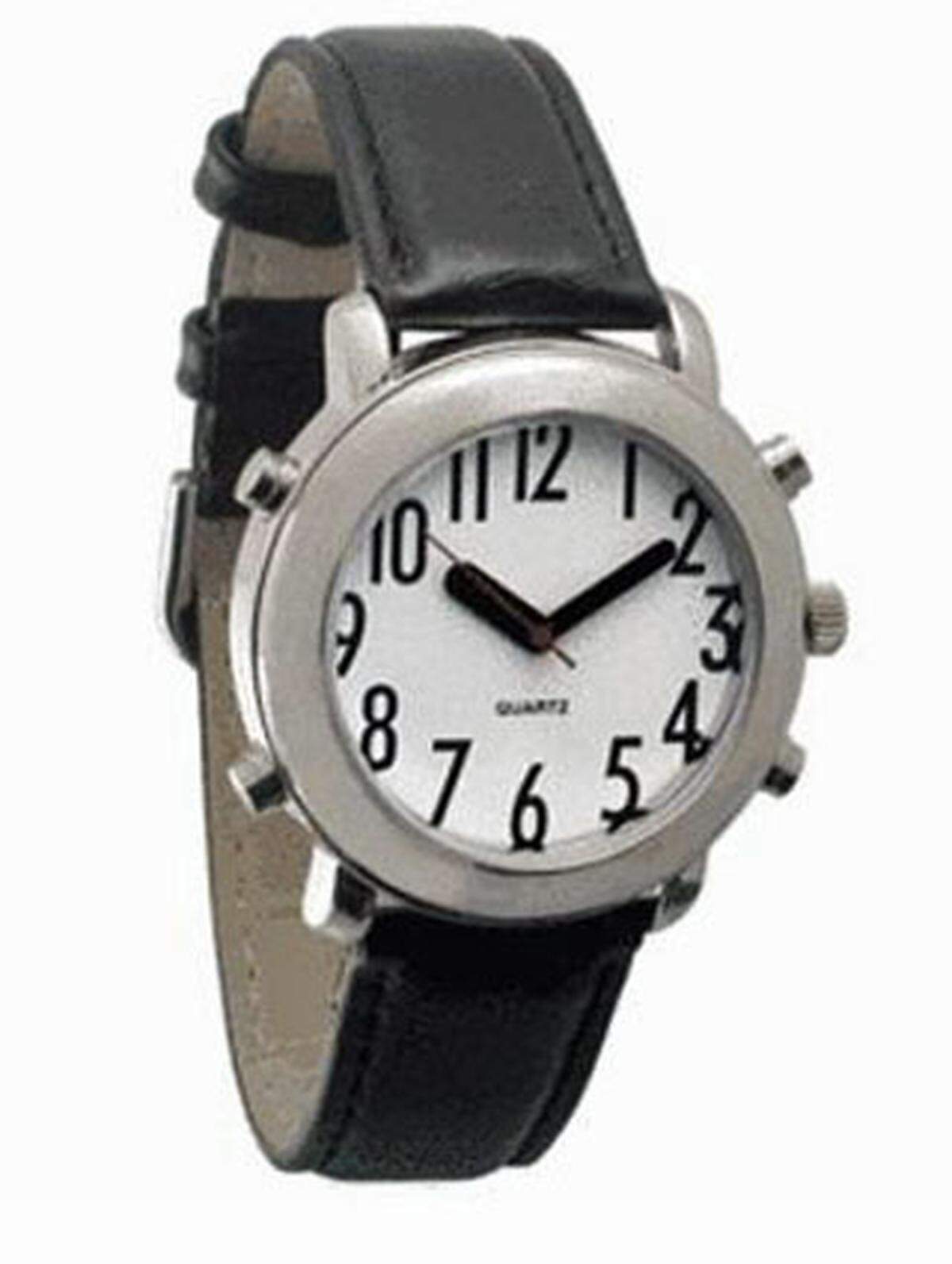 Das Versandhaus  Seniorenland bietet verschiedene Uhren für Senioren an. Sie haben nicht nur große Ziffern, auf Knopfdruck sagen sie auch die aktuelle Zeit an.