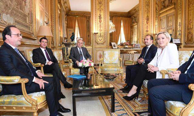 Frankreichs Staatspräsident Hollande traf FN-Chefin Le Pen.