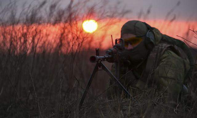 Ein ukrainischer Soldat bei einer Übung.