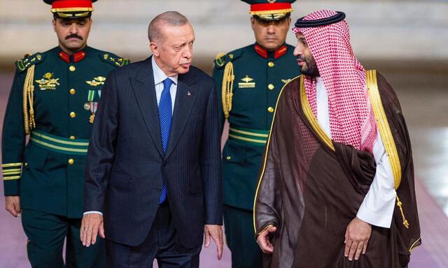 Der türkische Präsident Erdogan und der saudiarabische Kronprinz bin Salman in Riad.
