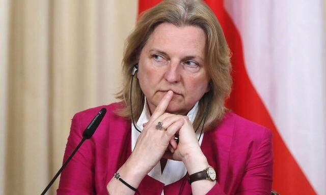MOSCOW RUSSIA APRIL 20 2018 Austria s Foreign Minister Karin Kneissl gives a joint press confer