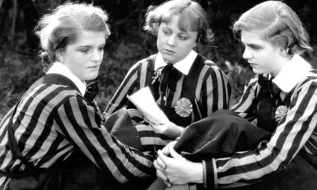 Im deutschen Kino vor 1933 ging es oft um Macht, Disziplin und Unterwerfung. Manchmal setzten Filme aber auch antiautoritäre Impulse, wie im Internatsfilm „Mädchen in Uniform“ (1931).