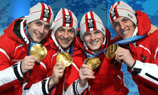 Jubel von Wolfgang Loitzl, Andreas Kofler, Thomas Morgenstern und Gregor Schlierenzauer