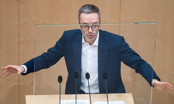 20220120 139. Parliamentary Session of the XXVII. Legislative Period VIENNA, AUSTRIA - JANUARY 20: Chairman of the FPOE