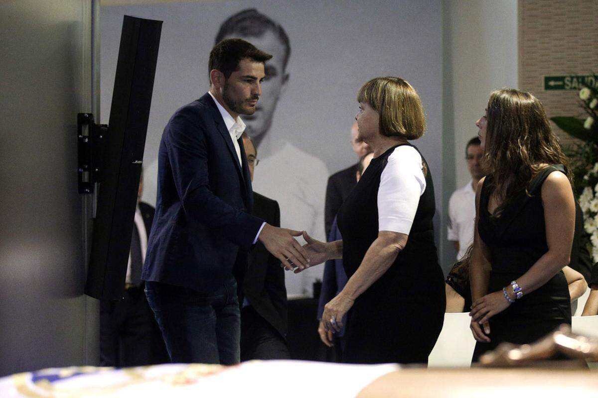 Auch aktuelle Real-Spieler wie Iker Casillas kamen vorbei, um den Angehörigen ihr Beileid auszusprechen.