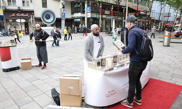 Wien: Koran-Verteilungen werden vorübergehend eingestellt