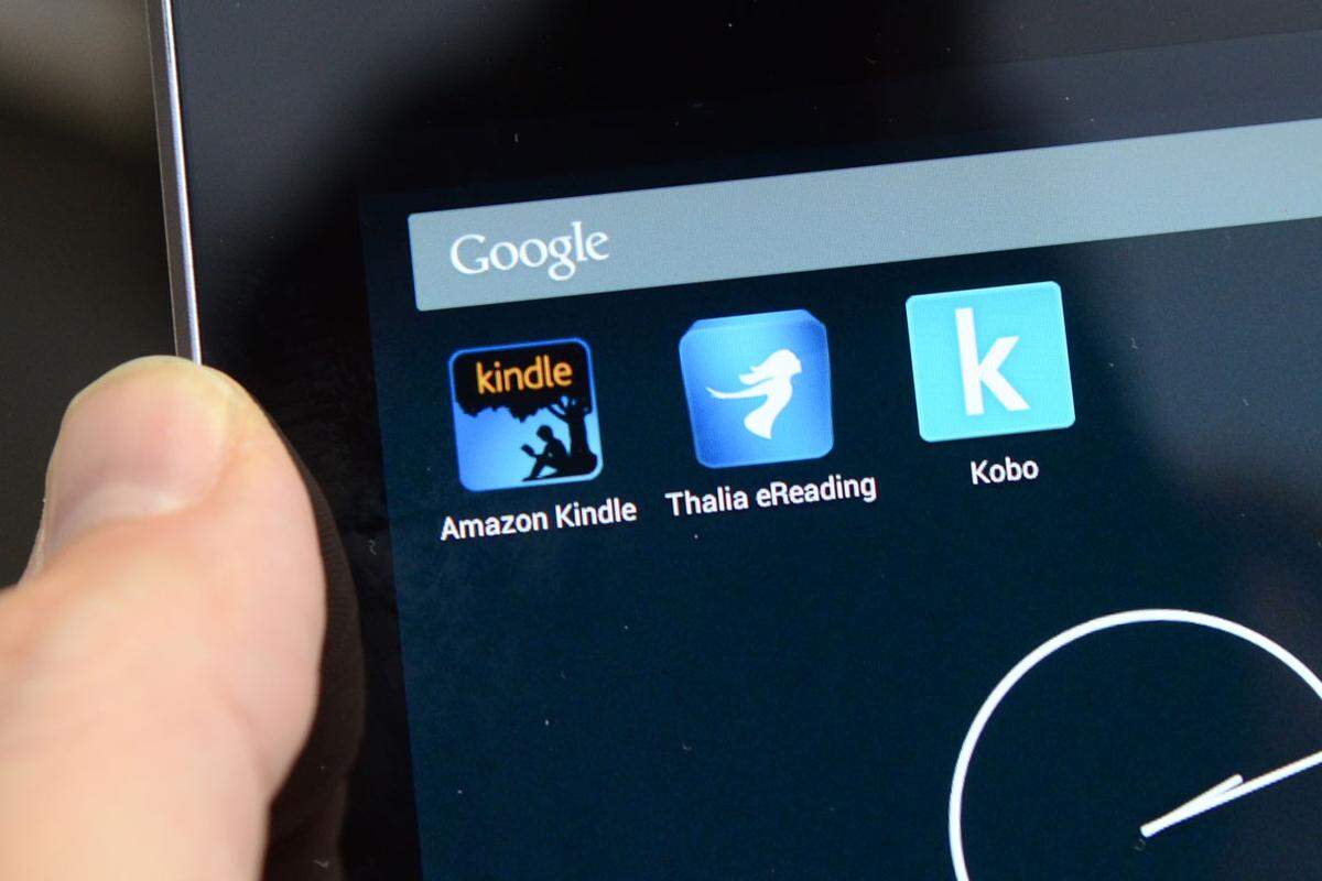 Das Nexus 7 bietet keine mitgelieferte Lese-Funktion. Dafür lassen sich alle drei Anbieter per Android-App auf das Gerät bringen. Kobo und Thalia bieten auf ihren Geräten exakt dieselben Funktionen. Nur Amazon hat am Kindle Fire HD mehr zu bieten als in der App. Doch auch diese eignet sich gut zum Lesen für unterwegs.