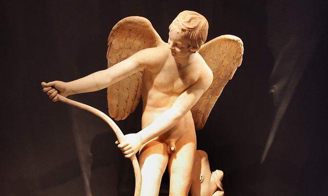Marmorstatue des griechischen Liebesgottes Eros. Seine Spielwiesen sind heute auch Datingplattformen.