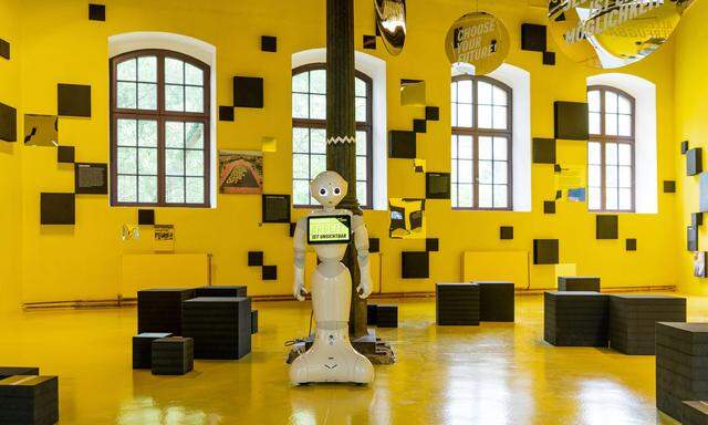 Wird er in Zukunft die Artikel auf dieser Seite schreiben? Roboter „Pepper“ im Museum Steyr.