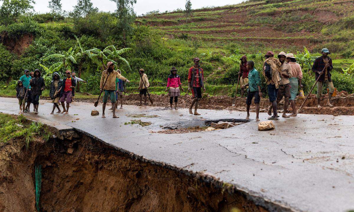 Erst vor gut einer Woche hatte der Tropensturm "Ana" neben Madagaskar die Länder Mosambik, Malawi, Simbabwe und Sambia verwüstet.