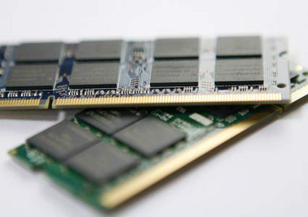 Die Erfindung von DRAM (Dynamic Random Access Memory) ermöglicht die Entwicklung von schnellerem und preisgünstigerem Computerspeicher. (Im Bild: Aktuelle DRAM-Speichermodule)