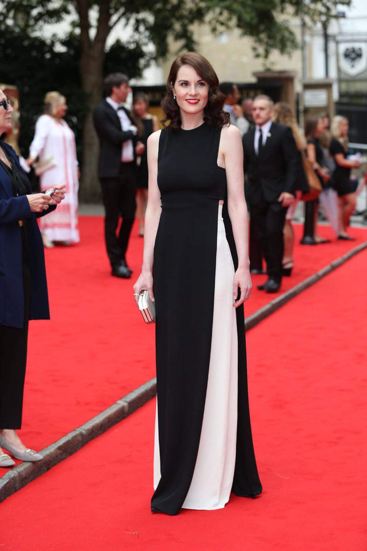 Die TV-Serie Downton Abbey wurde von der British Academy of Film and Television Arts (BAFTA) in London für die außerordentliche Leistung in Großbritannien und weltweit geehrt. Die Stars der Show, etwa Michelle Dockery (in Valentino), zeigten sich auf dem roten Teppich des Richamond Theatre von ihrer glamourösen Seite.