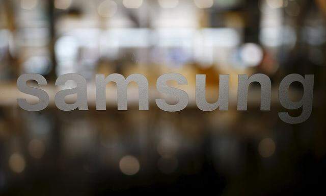 A Samsung logo is seen at Samsung Electronics' headquarters in Seoul
