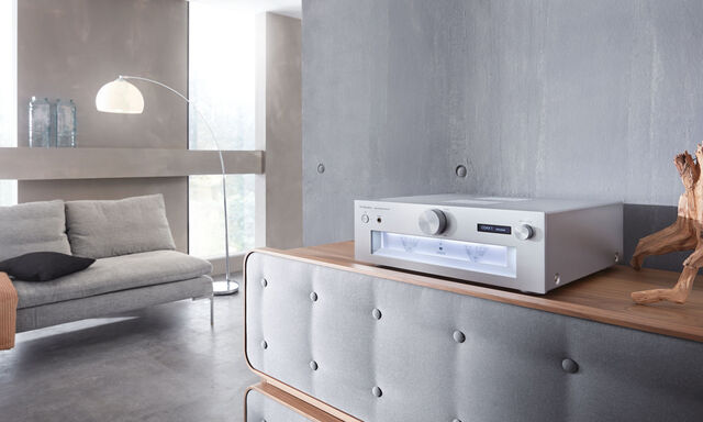 Mit dem auffälligen VU-Meter will Technics bei den aktuellen Verstärkern an Kultmodelle früherer Tage erinnern.