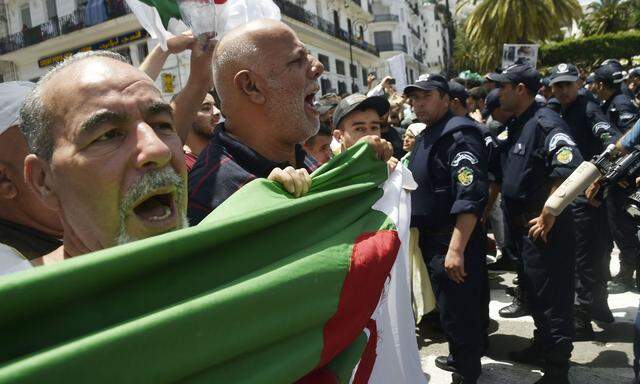 Seit Monaten gibt es Massenproteste in Algerien. 