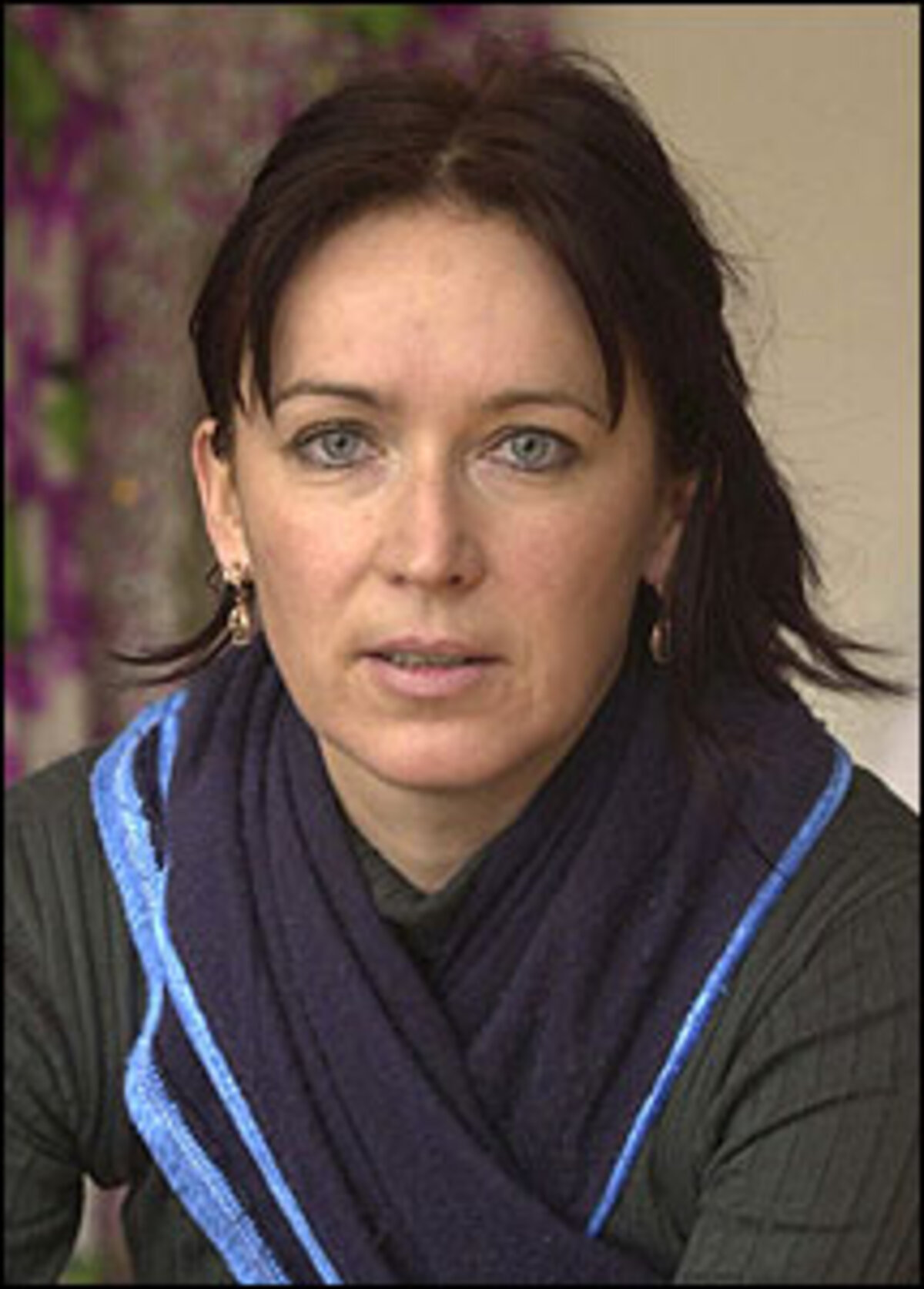 25. November 2005: Ihre erste außenpolitische Bewährungsprobe wartet schon wenige Tage später in Form einer Entführung im Irak. Geiselnehmer fordern Lösegeld für die deutsche Archäologin Susanne Osthoff (im Bild). Sie wird am 15. Dezember freigelassen. Über die Umstände hüllte sich die Regierung in Schweigen.