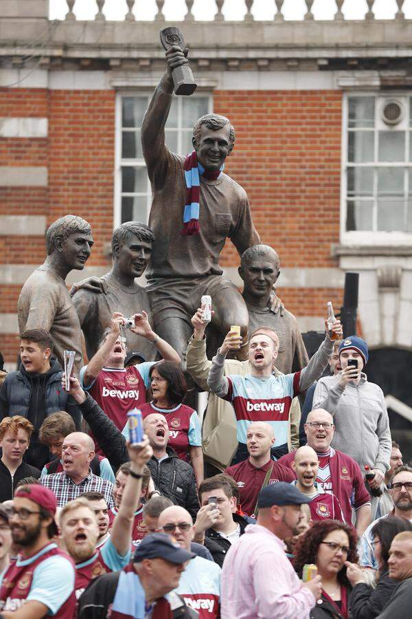 Wehmut begleitete das letzte Heimspiel von West Ham, nach 112 Jahren verlässt der Klub den Uptown Park und wird kommende Saison seine Spiele im umgebauten Olympiastadion austragen.