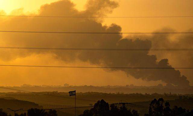 Blick auf den nördlichen Gazastreifen von Israel aus. (Photo by Aris MESSINIS / AFP)