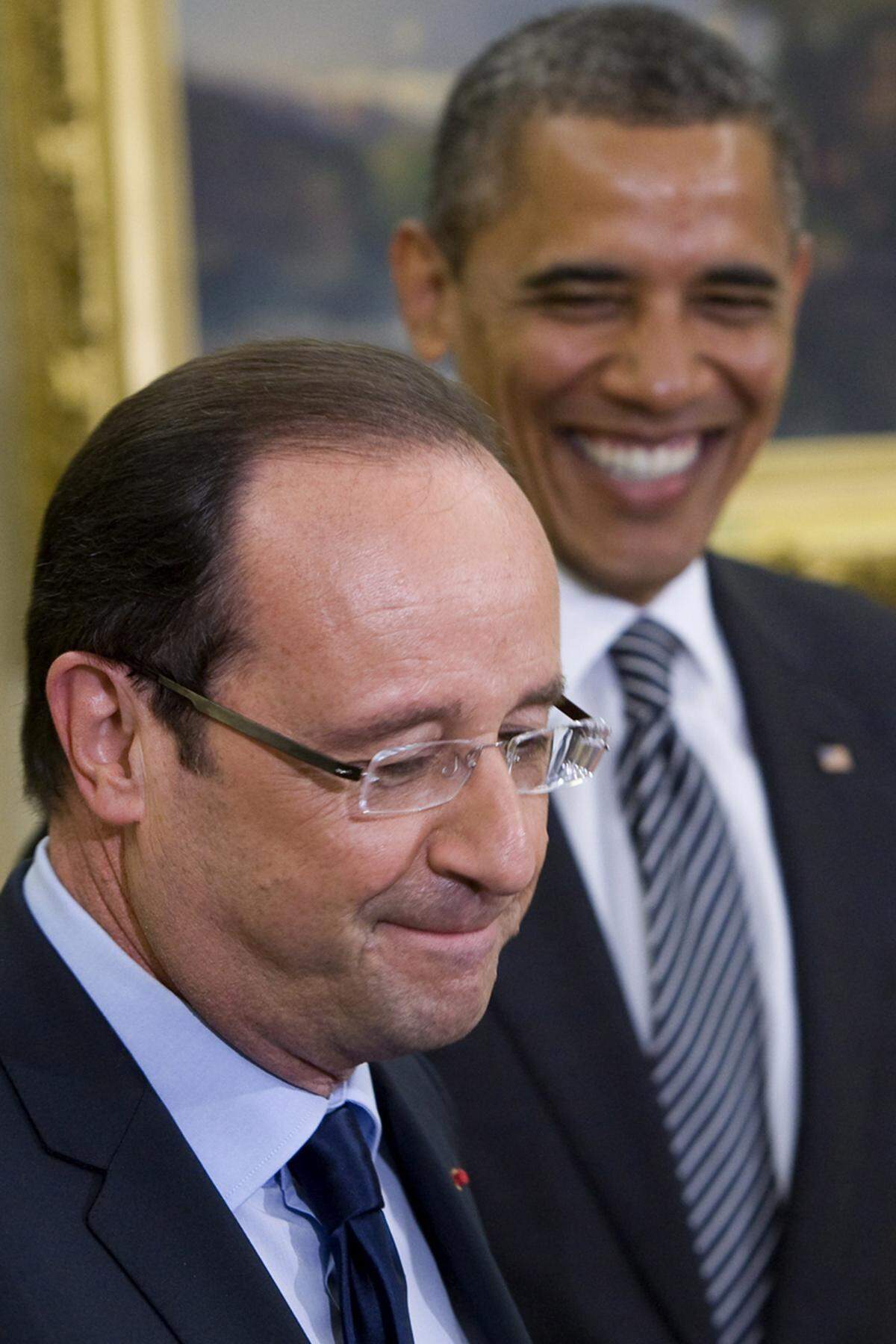 Der französische Präsident unterzeichnete ein Gratulationsschreiben an seinen wiedergewählten US-Amtskollegen Barack Obama mit: "friendly, François Hollande".  "Ein englisches Wort benutzt - und es falsch gemacht"; "mit Hollande beginne ich mich dafür zu schämen, Franzose zu sein", höhnten Twitter-User.