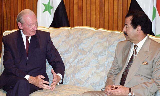 25. August 1990: Der damalige österreichische Bundespräsident Kurt Waldheim trifft Saddam Hussein in Badgdad.