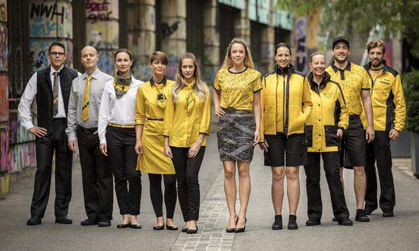 Präsentiert wurden die Uniformen am Mittwoch bei einer Fashion-Show vor Journalisten und Mode-Bloggern am Wiener Donaukanal, als Models fungierten neun Mitarbeiter der Post.