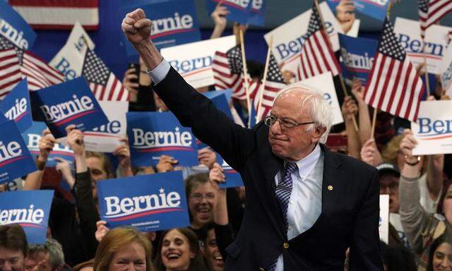 Bernie Sanders triumphiert in New Hampshire, dem Nachbarstaat seiner Heimat Vermont – wenngleich nur knapp.