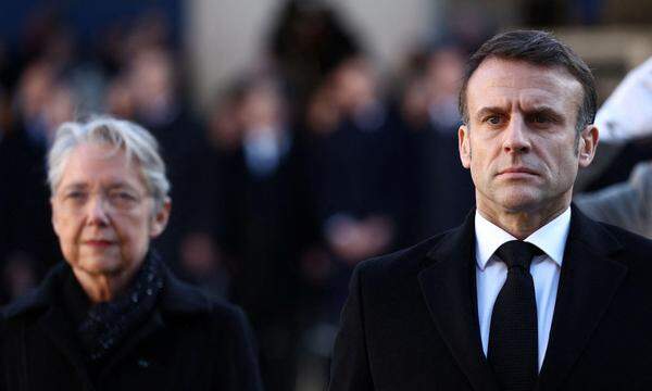 Premierministerin Borne und Präsident Macron bei der Trauerfeier für den verstorbenen Ex-EU-Kommissionspräsidenten Jacques Delors.