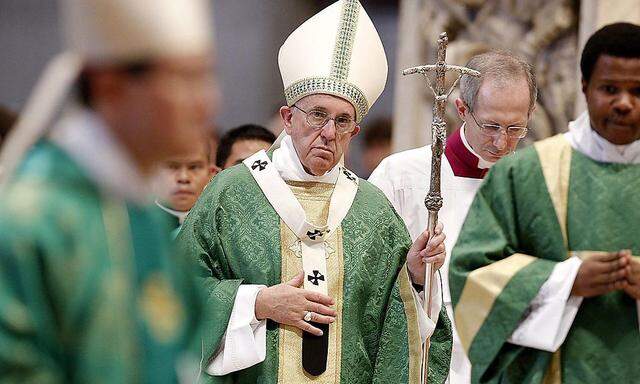 Papst Franziskus will die vielen Familien unterstützen, die die Ehe als Raum betrachten, in dem sich göttliche Liebe offenbare.