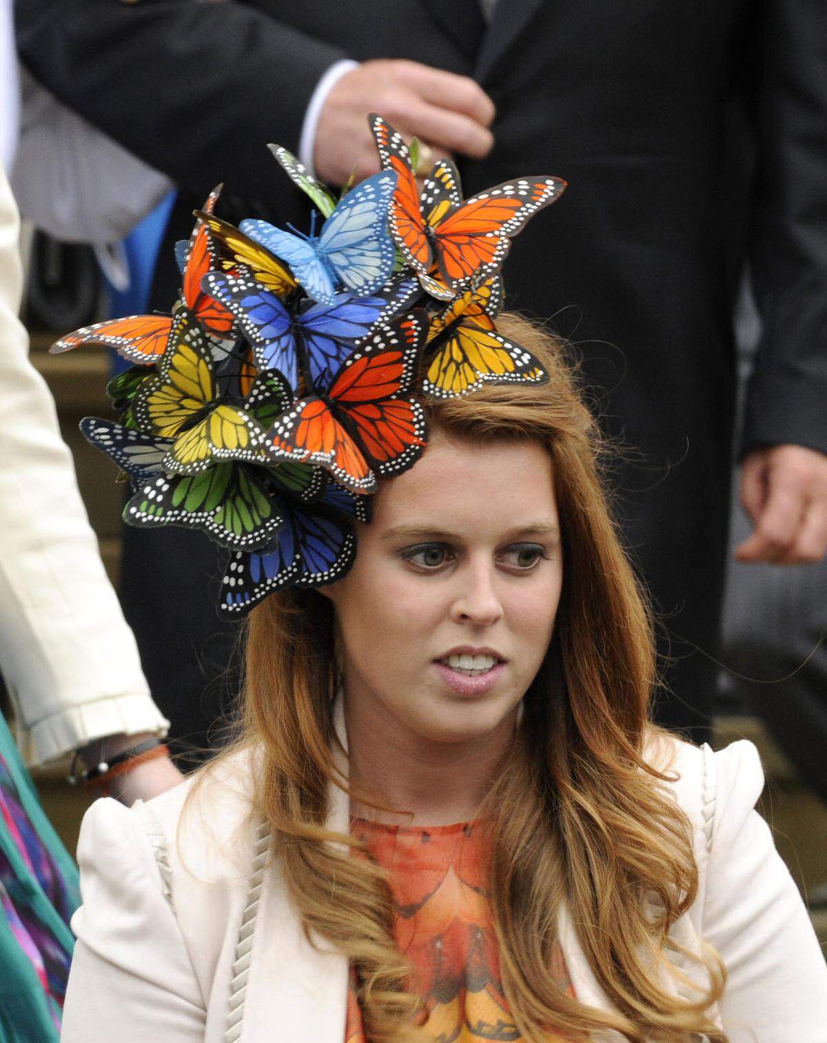 Die Prinzessin fällt gerne auf: Auf Schmetterlinge setzte sie bei der Hochzeit von Peter Phillips und Autumn Kelly in Windsor 2008.  