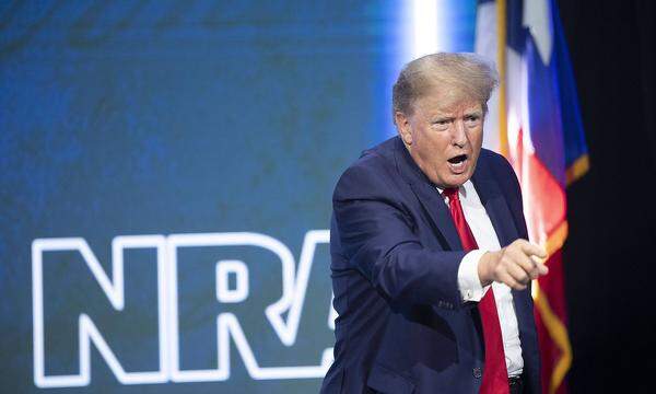 Ex-US-Präsident Donald Trump hielt am Freitag eine Rede bei der Tagung der National Rifle Association (NRA) in Houston, Texas.  