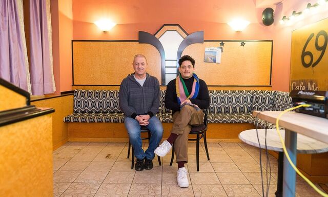 Altes Tschocherl, neues Team: Jürgen Bauer und Javier Mancilla führen das Café Monic in Mariahilf ohne große Veränderungen weiter.