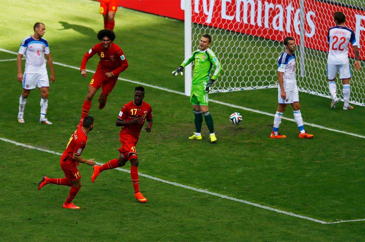 Erst in der 88. Minute fällt doch noch ein Treffer. Der 19-jährige Origi erlöst die hochgelobten Belgier, die damit ihr Achtelfinalticket buchen.