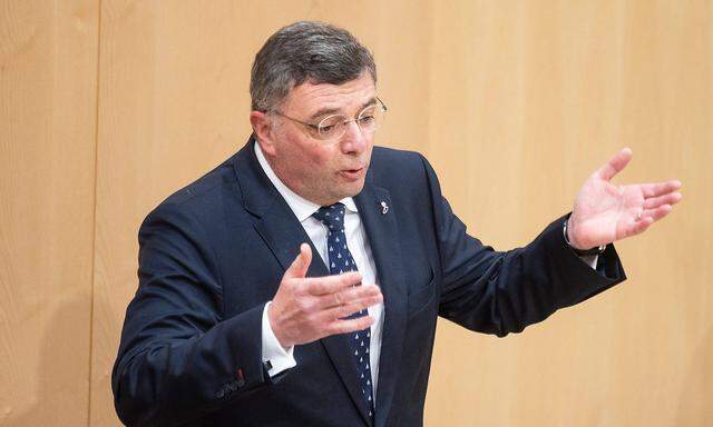 SPÖ-Vizeklubobmann Jörg Leichtfried wirft der "gegenüberliegenden Seite" fehlende Ernsthaftigkeit vor.