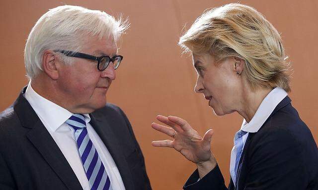 Außenminister Frank-Walter Steinmeier und Verteidigungsministerin Ursula von der Leyen sind nun für eine Bewaffnung der irakischen Kurden