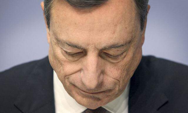 Gespannt warten Sparer und Anleger auf Signale von Notenbank-Präsident Mario Draghi