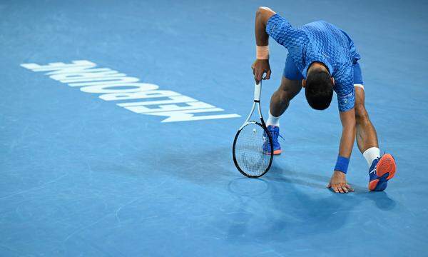 TENNIS AUSTRALIAN OPEN, Novak Djokovic of Serbia stretches during in his match against Grigor Dimitrov of Bulgaria durin