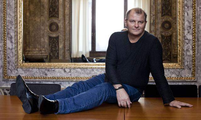 Der künftige Direktor Martin Kušej in einem Prunkraum des Burgtheaters.