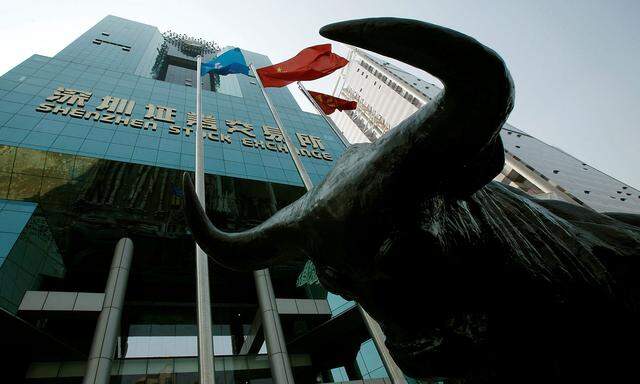 FILE PHOTO: A statue of a bull is displayed outside the Shenzhen Stock Exchange in the southern Chinese city of Shenzhen October 23, 2009