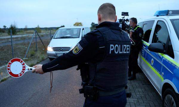 Deutsche Grenzwächter an der polnischen Grenze.