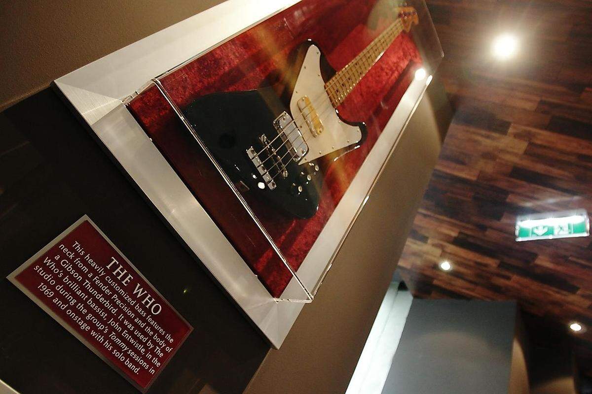 .... neben dem maßgefertigten Fender-Gibson-Mischbass von The Who-Bassist John Entwistle: So sieht das Konzept für das neue Wiener Hard Rock Cafe in der Rotenturmstraße aus. Eröffnet soll bereits in der ersten Augustwoche werden.