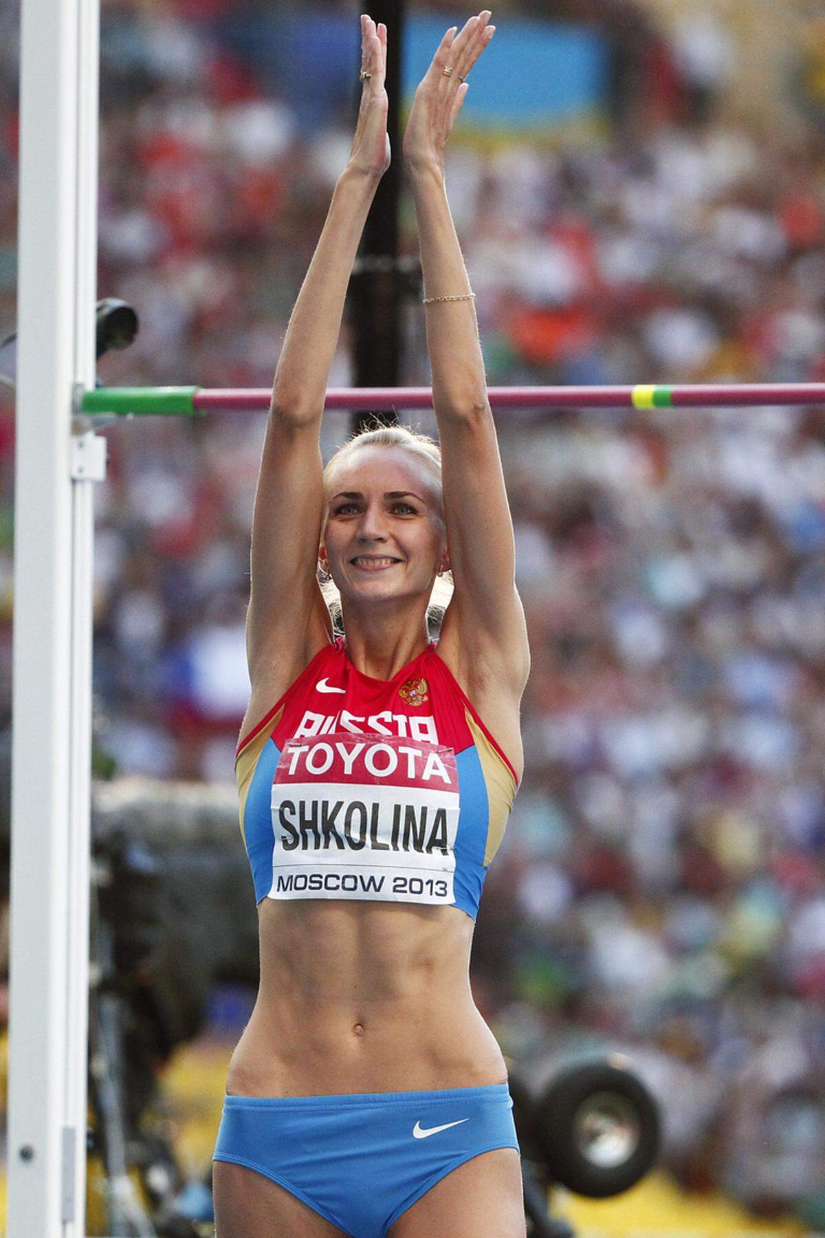 Einen vielumjubelten Heimerfolg gibt es für Russland im Hochsprung der Frauen. Svetlana Shkolina überquert als einzige Athletin mit einer persönlichen Bestleistung die 2,03 Meter und kommt so zu WM-Gold. Die US-Amerikanerin Brigetta Barrett gewinnt Silber vor der Spanierin Ruht Beitia.