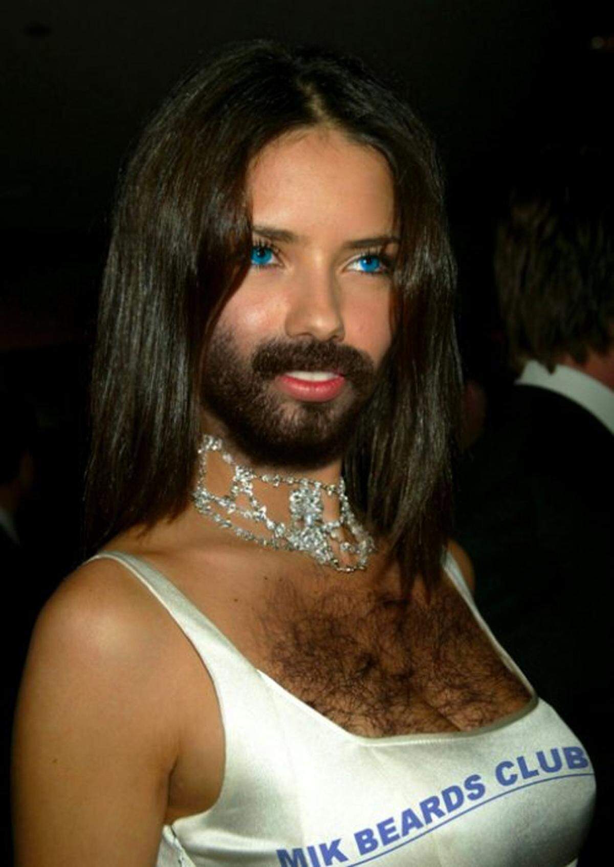 Model Adriana Lima ist sogar "Micks Beard Club" beigetreten.
