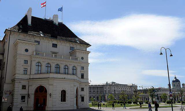 Der Leopoldinische Trakt der Hofburg, in dem sich die Kanzlei des Bundespräsidenten befindet. 