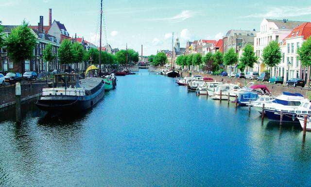 Museal. Delfshaven, der alte Flusshafen von Delft, ist heute ein Stadtteil von Rotterdam.