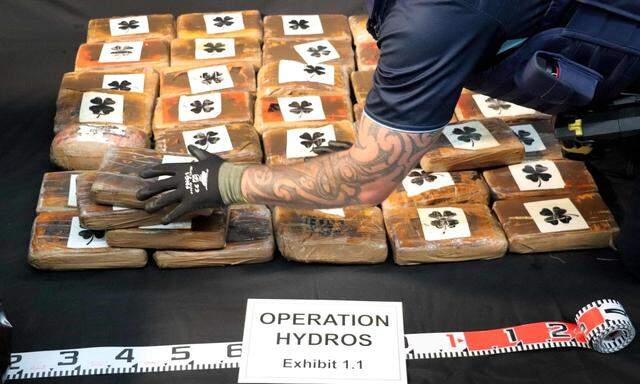 Die neuseeländischen Behörden haben mehr als drei Tonnen Kokain beschlagnahmt, die im Pazifik vor dem Inselstaat trieben. 