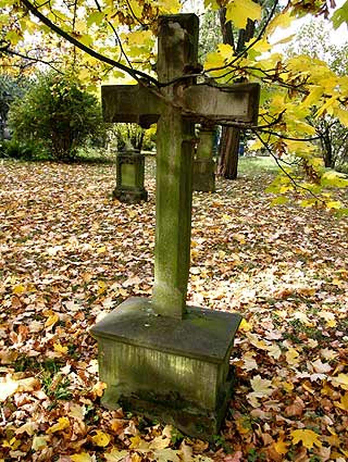 Im September 2000 hat die Gemeinde Le Lavandou an der Cote d'Azur ihren Bewohnern kurzerhand das Sterben verboten. Grund für diese Verordnung war die Überfüllung des lokalen Friedhofs. Sterben durfte nur noch, wer einen bereits reservierten Platz auf dem Friedhof vorweisen konnte.